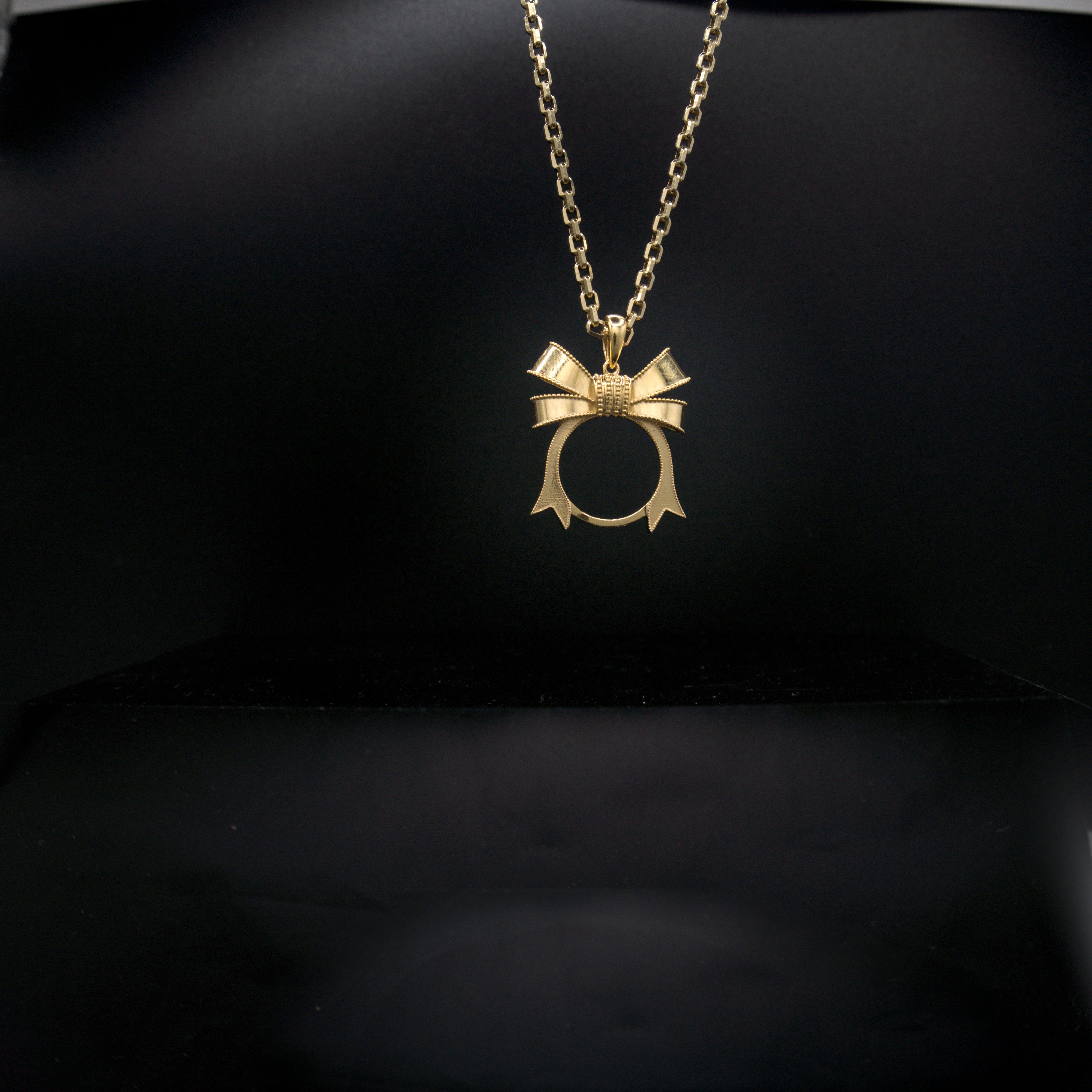 Round Ribbon Photo Pendant