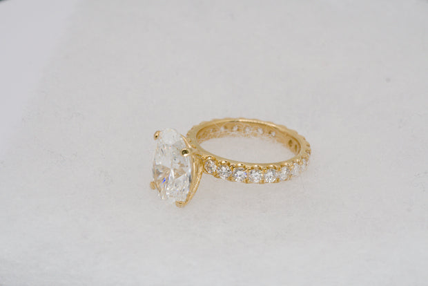 5.1ct Oval Brilliant IGI Certified Lab Diamond Solitaire Ring in 14K Yellow Gold