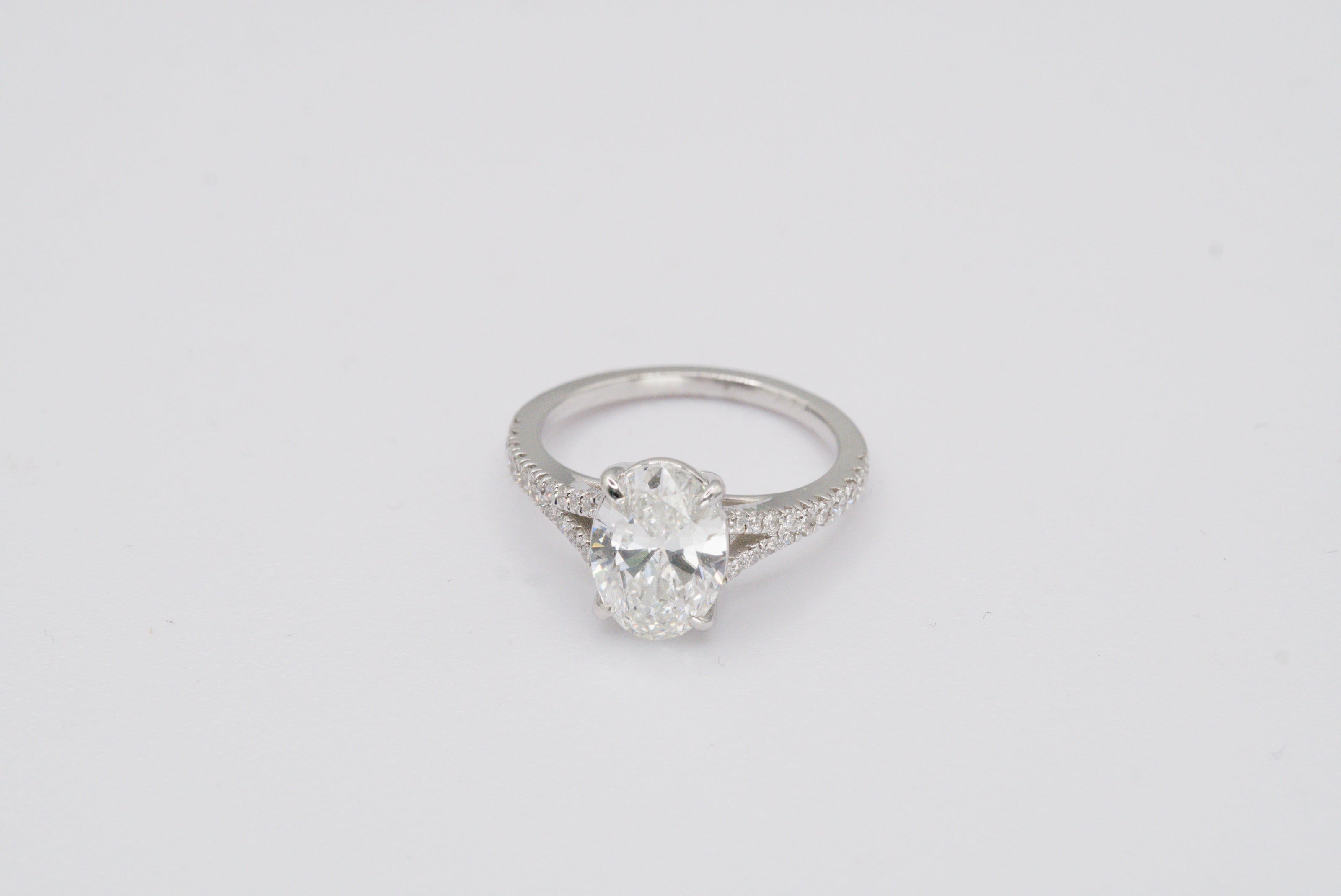 IGI Certified Oval Diamond Solitaire Split Shank Ring in White Gold
