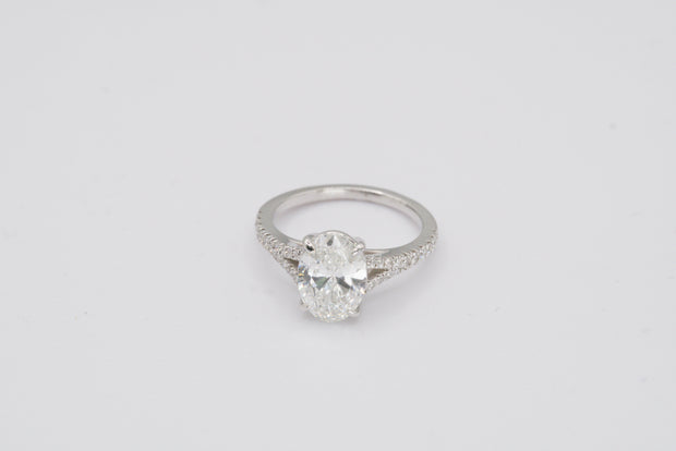 IGI Certified Oval Diamond Solitaire Split Shank Ring in White Gold
