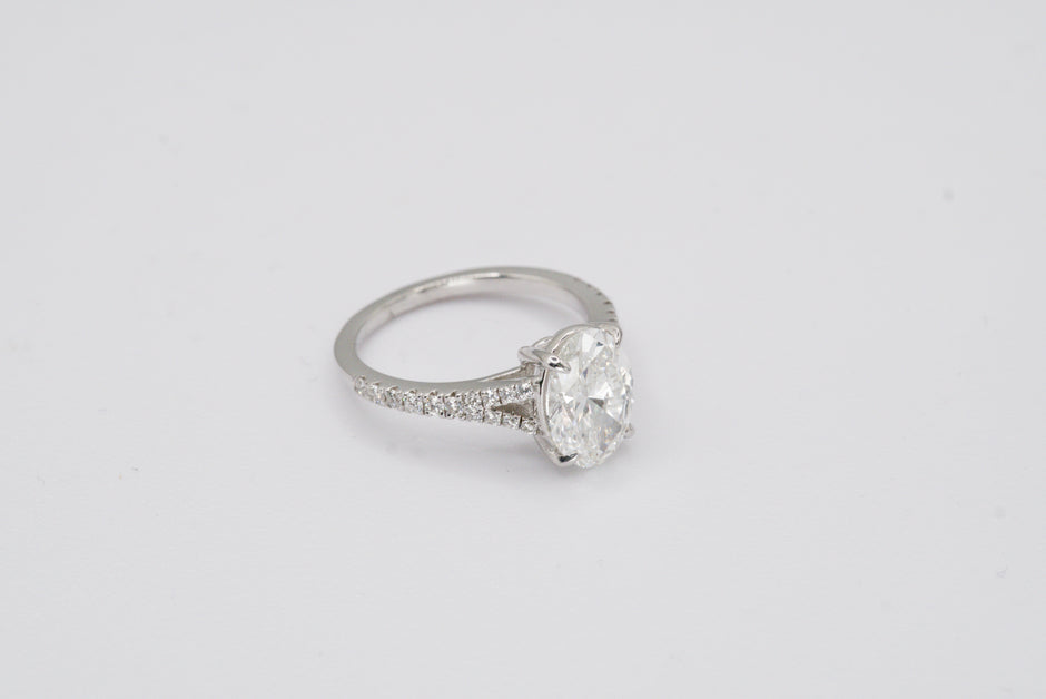IGI Certified Oval Diamond Solitaire Split Shank Ring in White Gold
