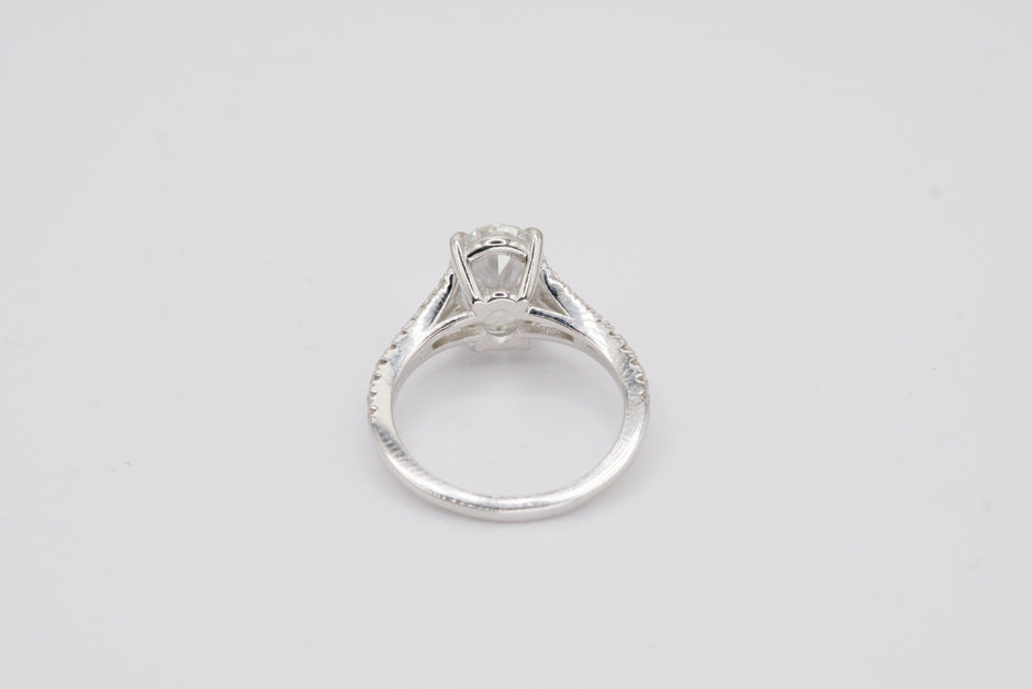 IGI Certified Oval Diamond Solitaire Split Shank Ring in White Gold