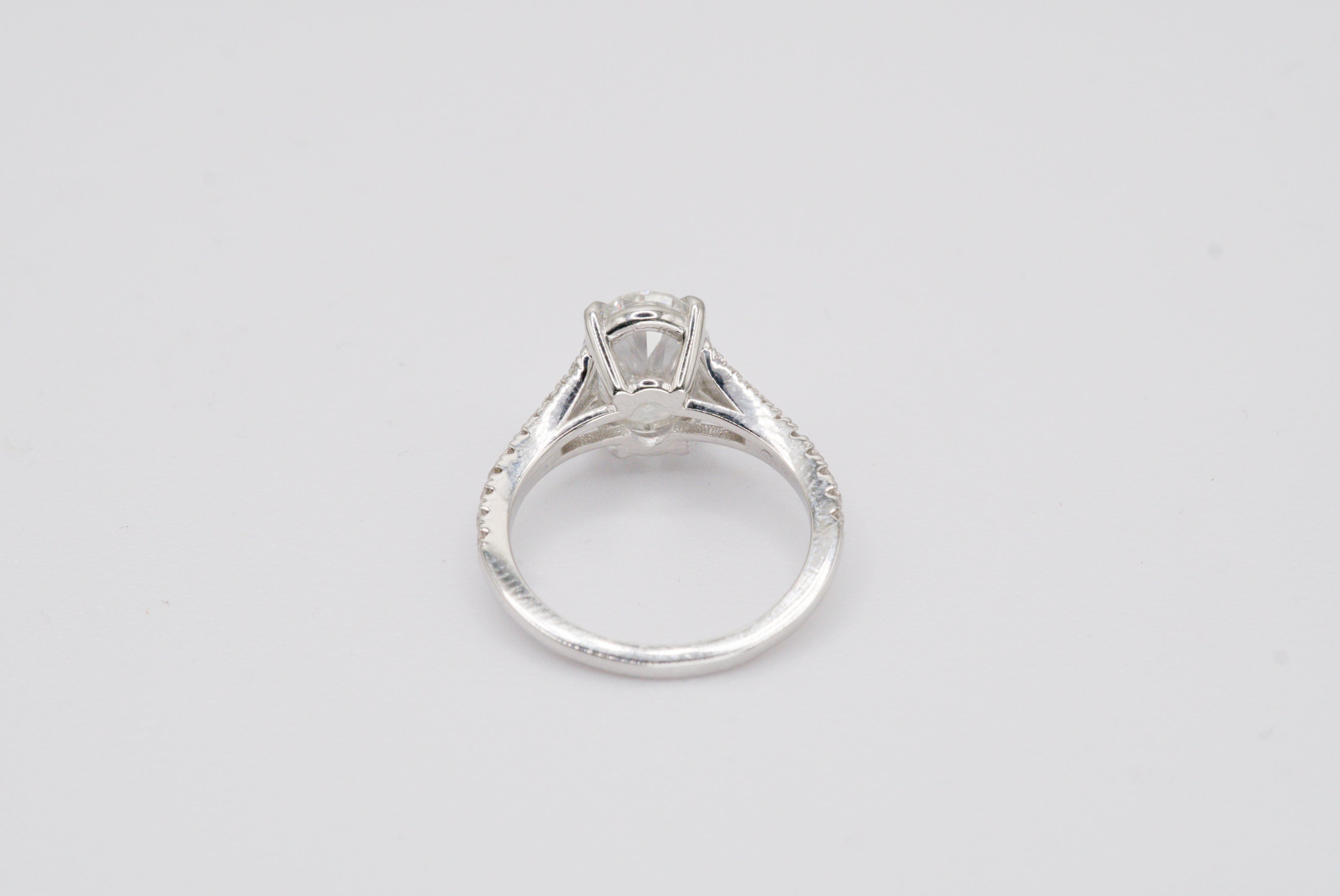 IGI Certified Oval Diamond Solitaire Split Shank Ring in White Gold