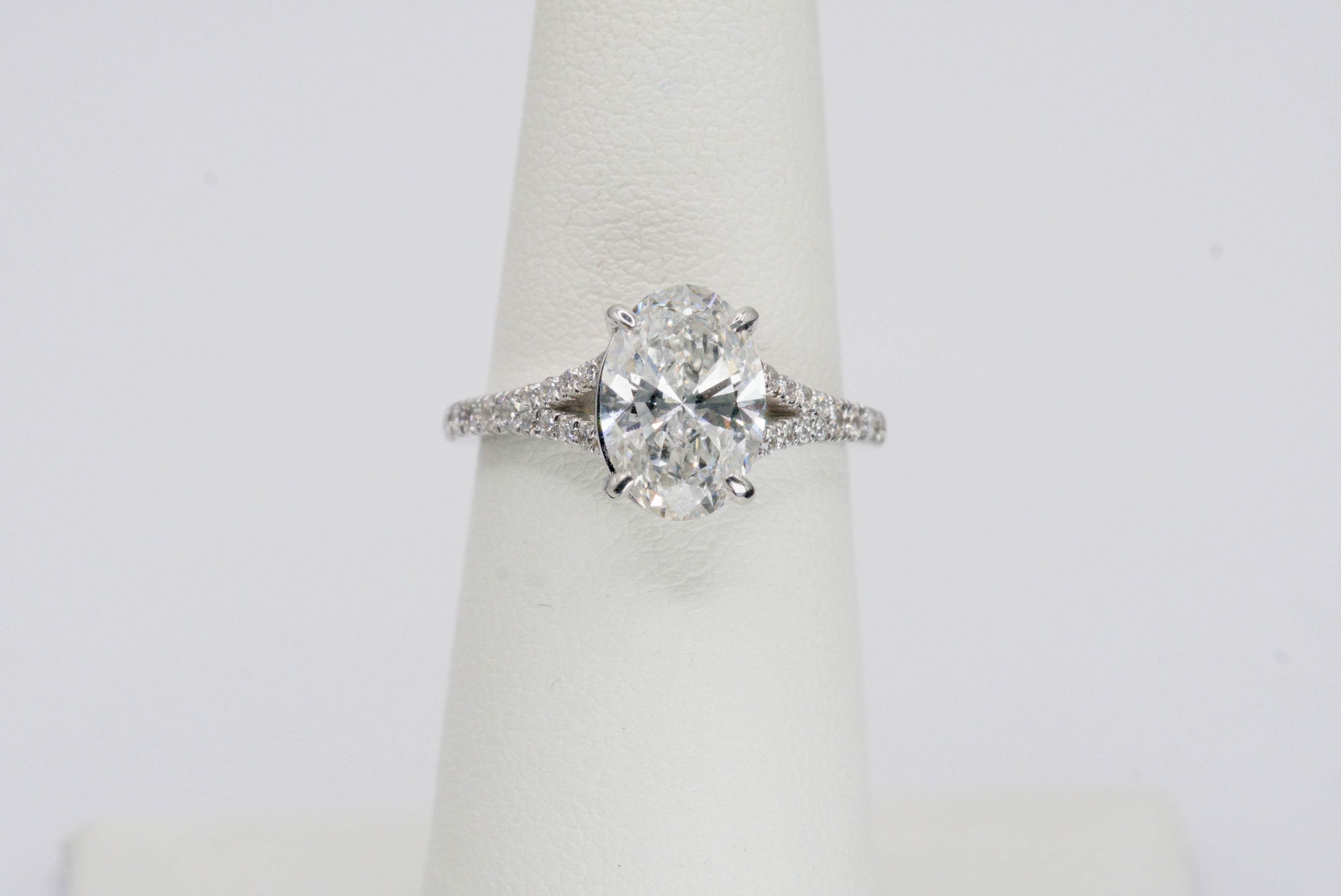 IGI Certified Oval Diamond Solitaire Split Shank Ring in White Gold