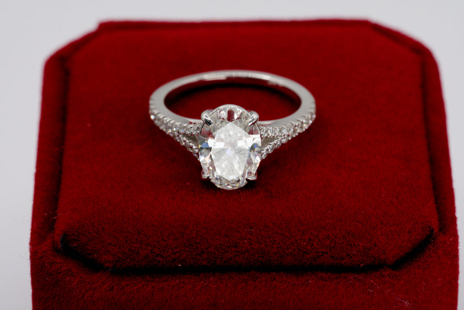 IGI Certified Oval Diamond Solitaire Split Shank Ring in White Gold
