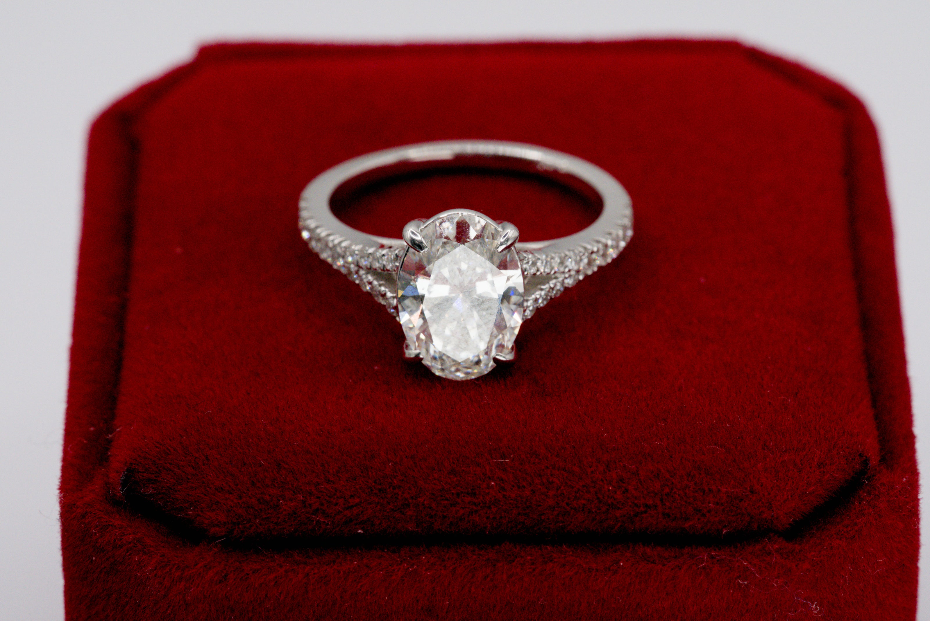 IGI Certified Oval Diamond Solitaire Split Shank Ring in White Gold