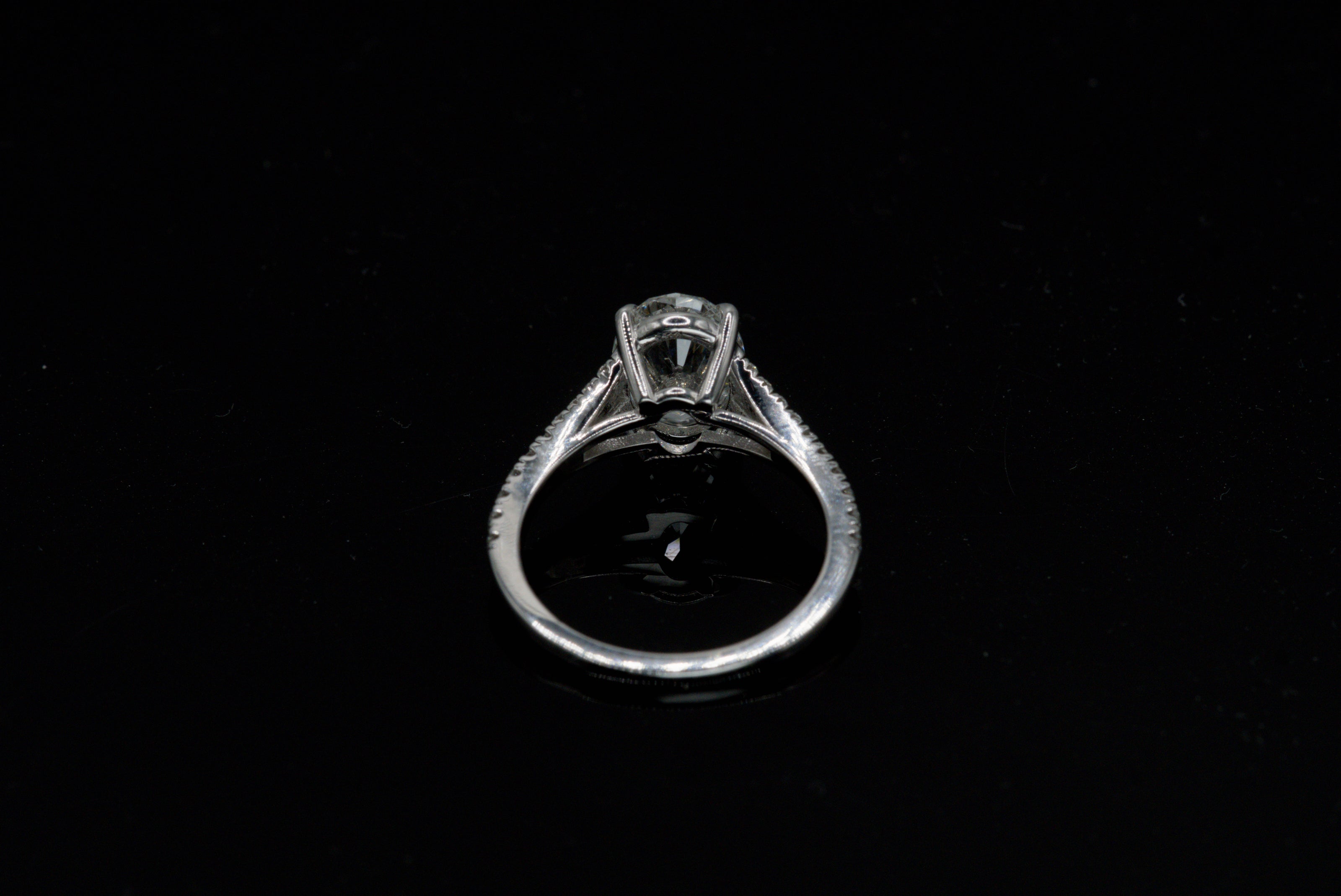 IGI Certified Oval Diamond Solitaire Split Shank Ring in White Gold