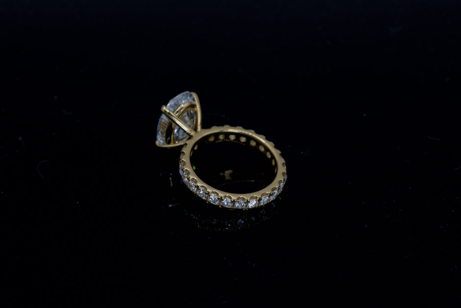 5.1ct Oval Brilliant IGI Certified Lab Diamond Solitaire Ring in 14K Yellow Gold
