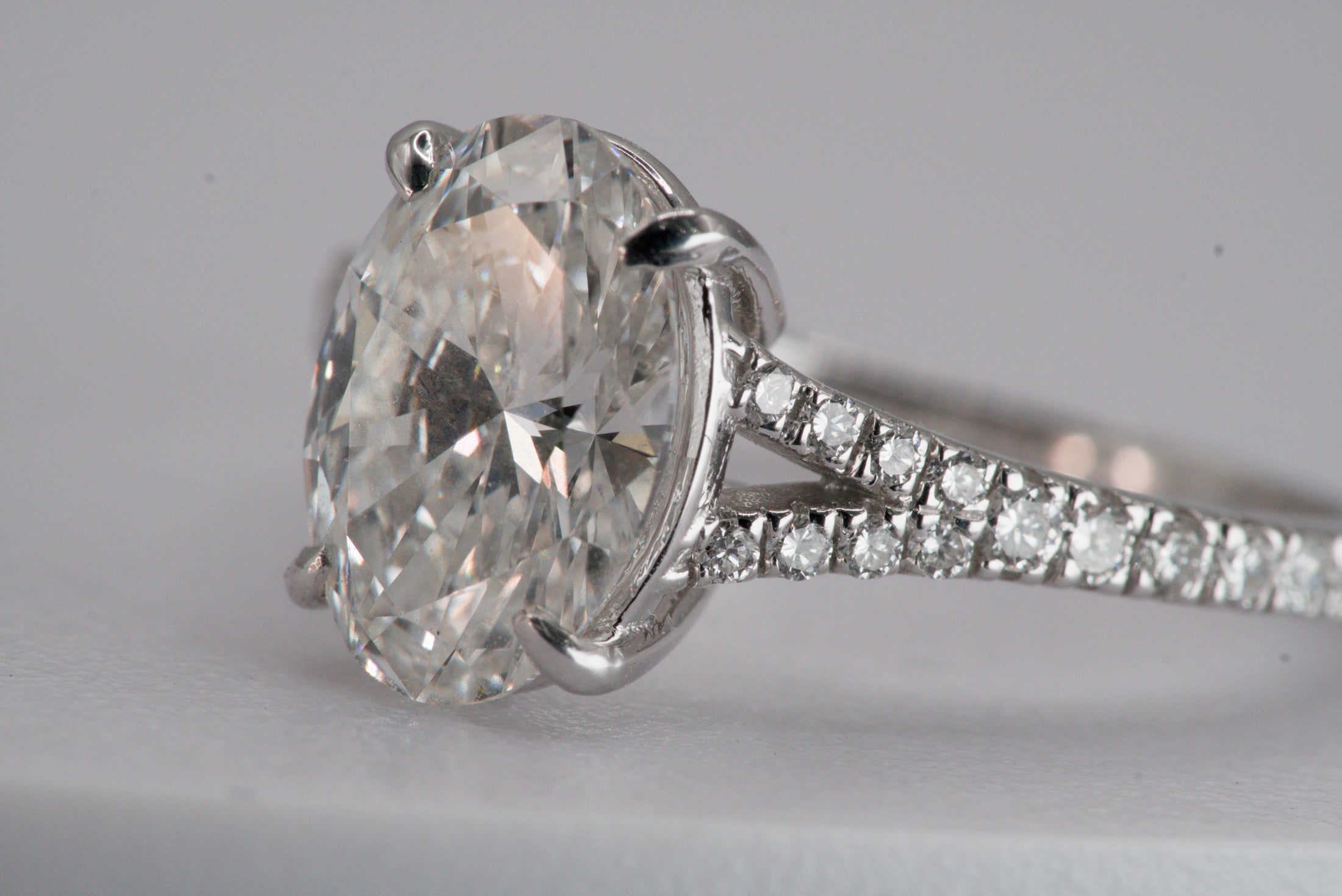 IGI Certified Oval Diamond Solitaire Split Shank Ring in White Gold